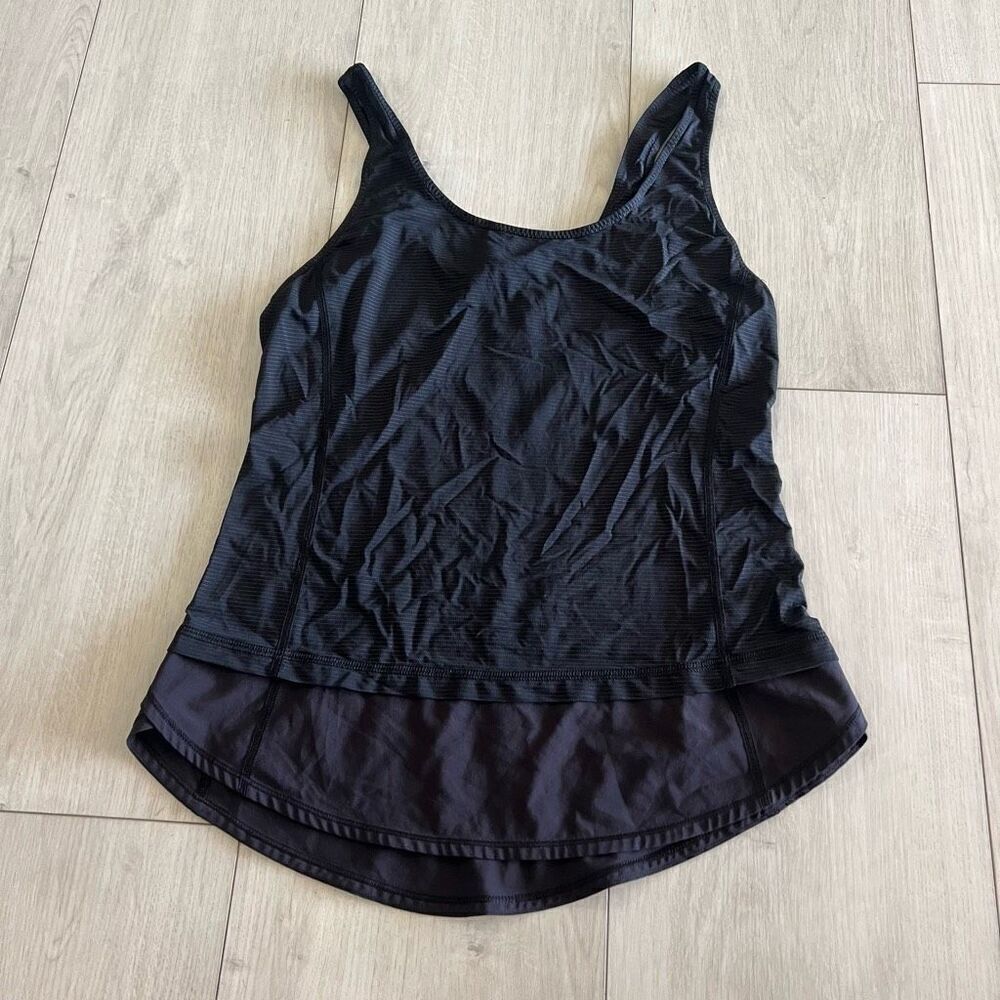 Lululemon women’s black top size 6